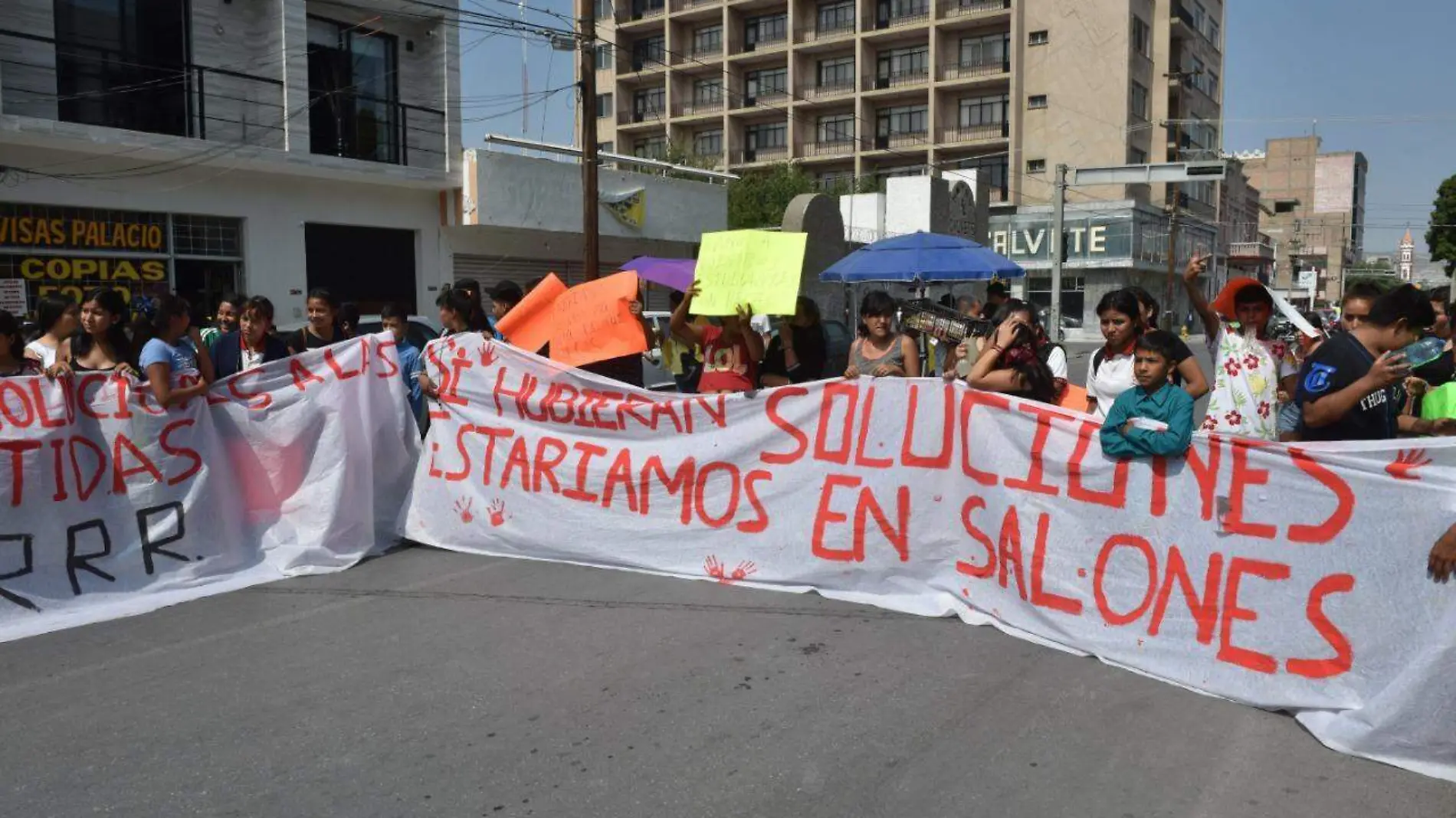 13 Estudiantes toman la avenida Juárez1